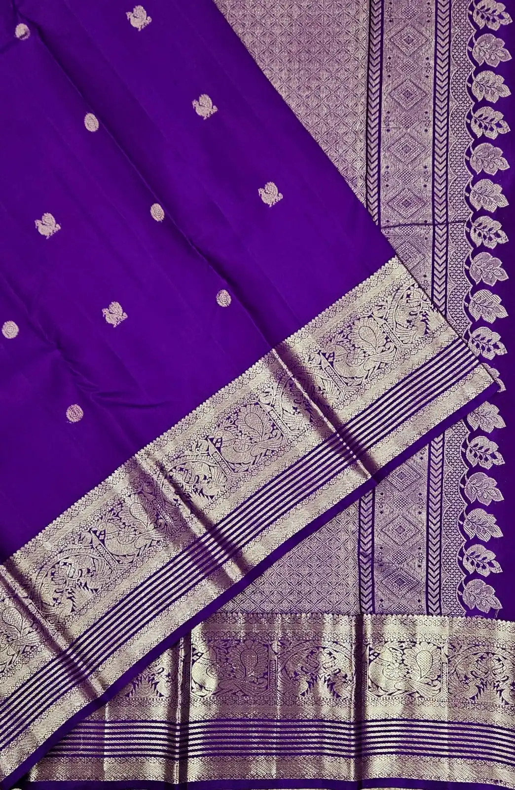 Silver Zari Woven Peacock Motifs And Detailed Border Rich Pallu Kanchipuram Silk Saree